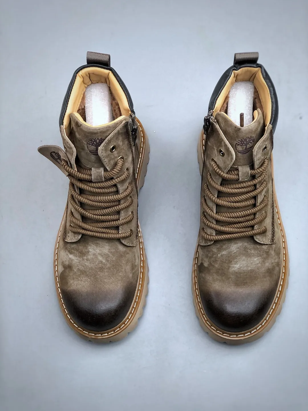 Local 💰640 supports store opening new goods 🚀 #Timberland Timberland/Timberland new autumn and winter products essential outdoor leisure rhubarb boots series for autumn and winter #Guangdong Dachang quality original box original packaging fashion trend matching fabrics made of Italian 🇮🇹 top matte fine-grained cowhide lightweight outsole with anti-odor and anti-corrosion genuine leather latex insoles from outsole to hardware are made from OEM raw materials Same as the original Goodyear's never-opening glue process. Good products don't kill pigs. The quality of the first order is strictly controlled. Exclusively released on the entire network. The quality is beyond doubt. The full set of official website unified packaging gives you a perfect wearing experience. The quality is exquisite and durable. A must-have for sportsmen. Specializes in not looking handsome. High-quality feet feel first-class. This winter, it is specially used for outdoor cold protection. Daily casual matching. Size: 38-44 (leather shoe size)